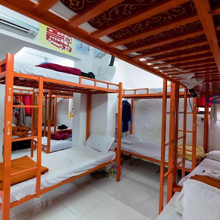 Отель Mumbai Backpackers,Airport Экстерьер фото