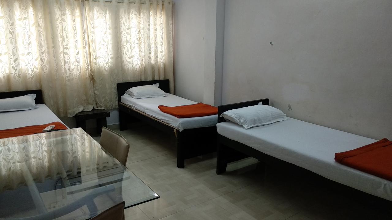 Отель Mumbai Backpackers,Airport Экстерьер фото