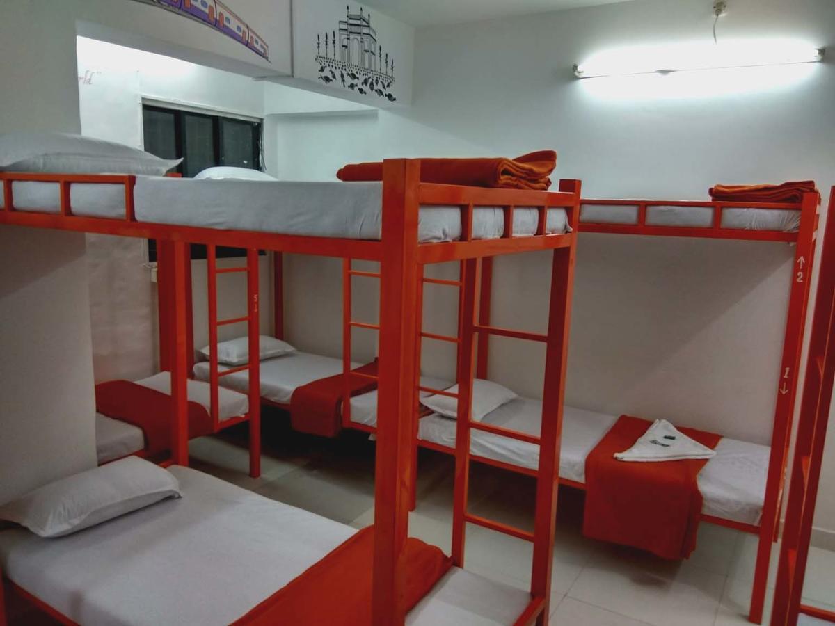 Отель Mumbai Backpackers,Airport Экстерьер фото