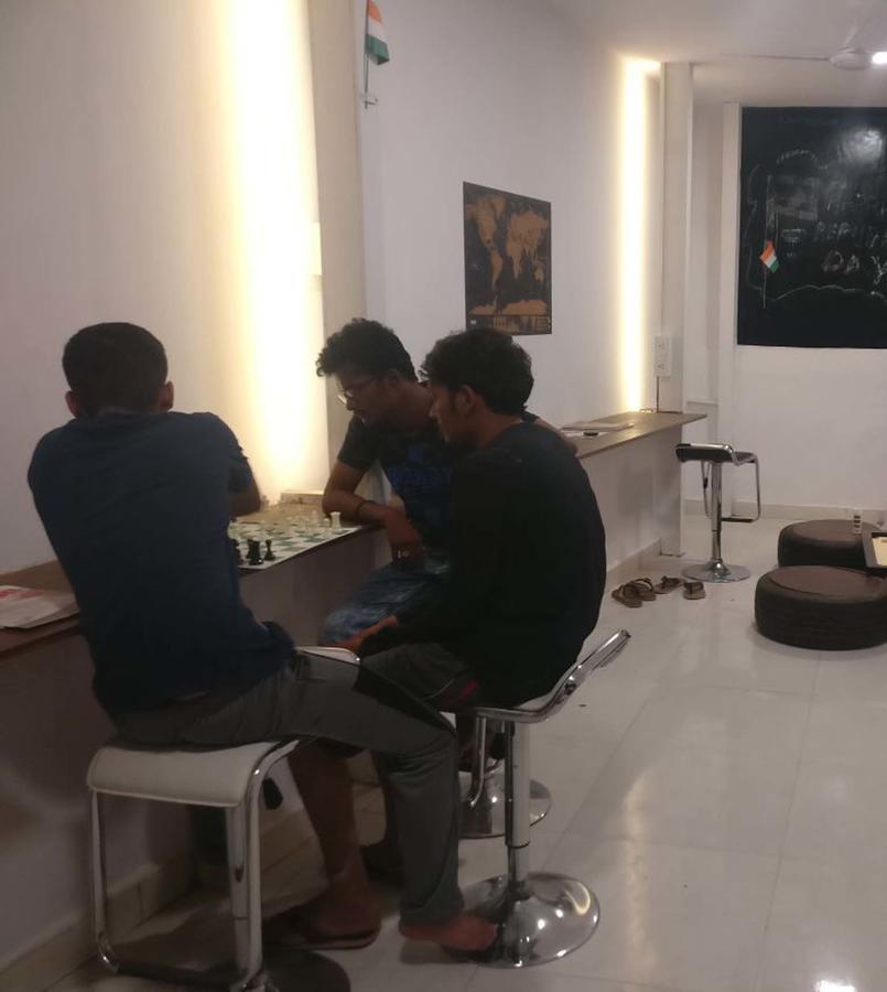 Отель Mumbai Backpackers,Airport Экстерьер фото
