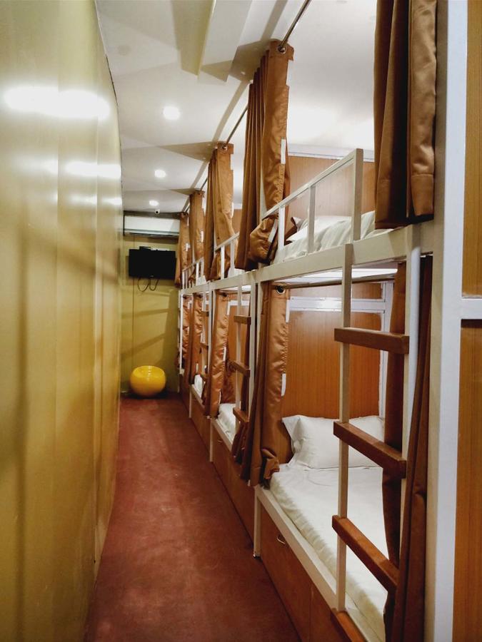 Отель Mumbai Backpackers,Airport Экстерьер фото