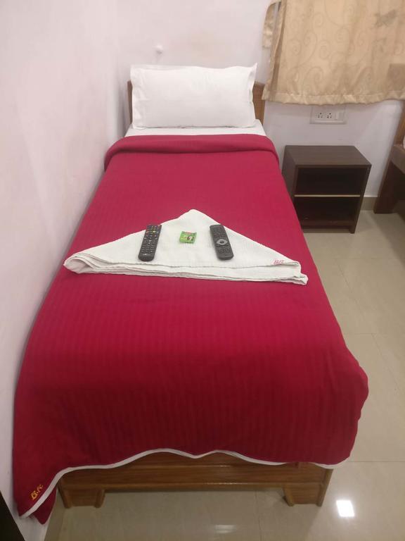 Отель Mumbai Backpackers,Airport Экстерьер фото