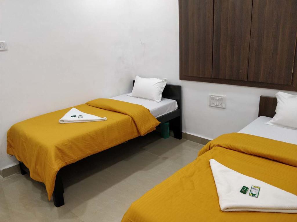 Отель Mumbai Backpackers,Airport Экстерьер фото
