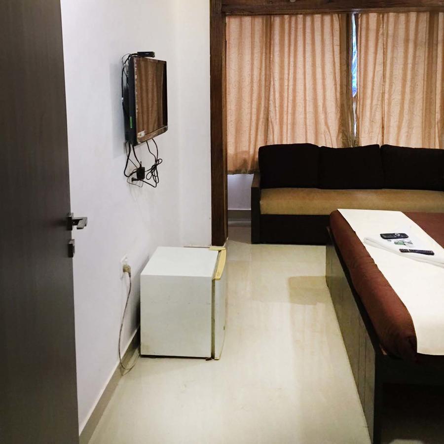 Отель Mumbai Backpackers,Airport Экстерьер фото