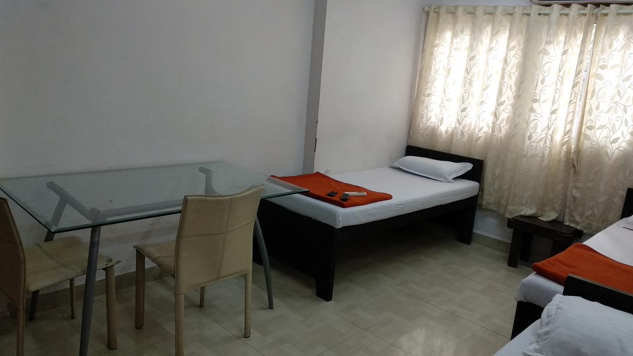 Отель Mumbai Backpackers,Airport Экстерьер фото