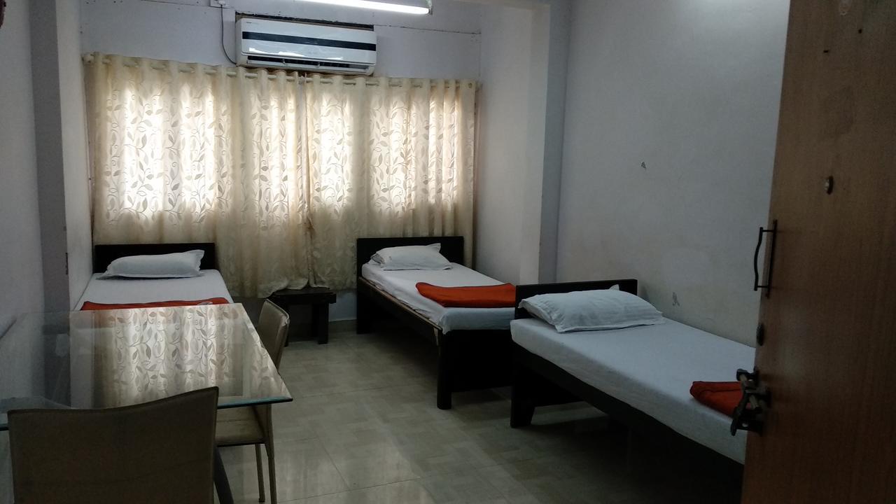 Отель Mumbai Backpackers,Airport Экстерьер фото