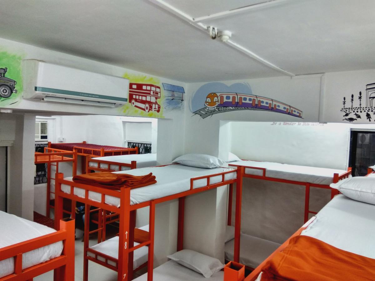 Отель Mumbai Backpackers,Airport Экстерьер фото