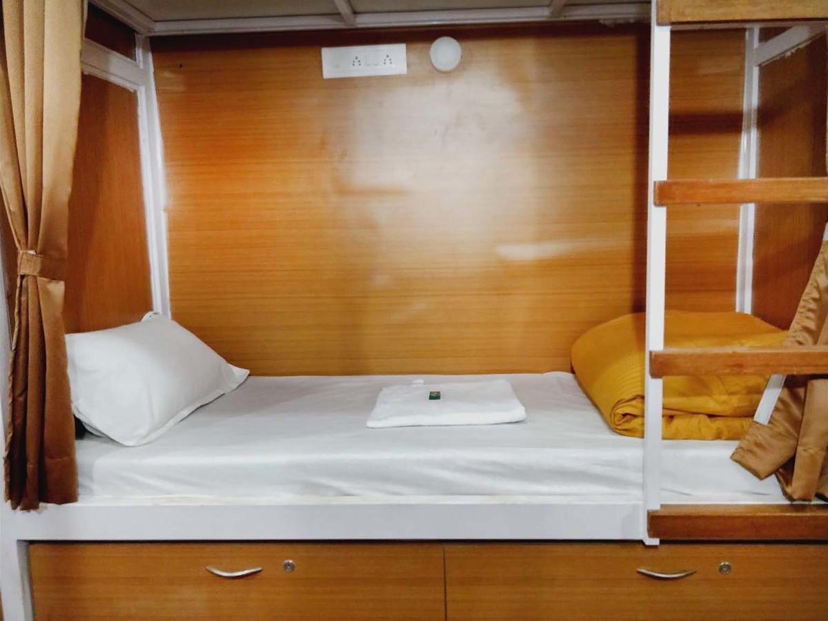 Отель Mumbai Backpackers,Airport Экстерьер фото