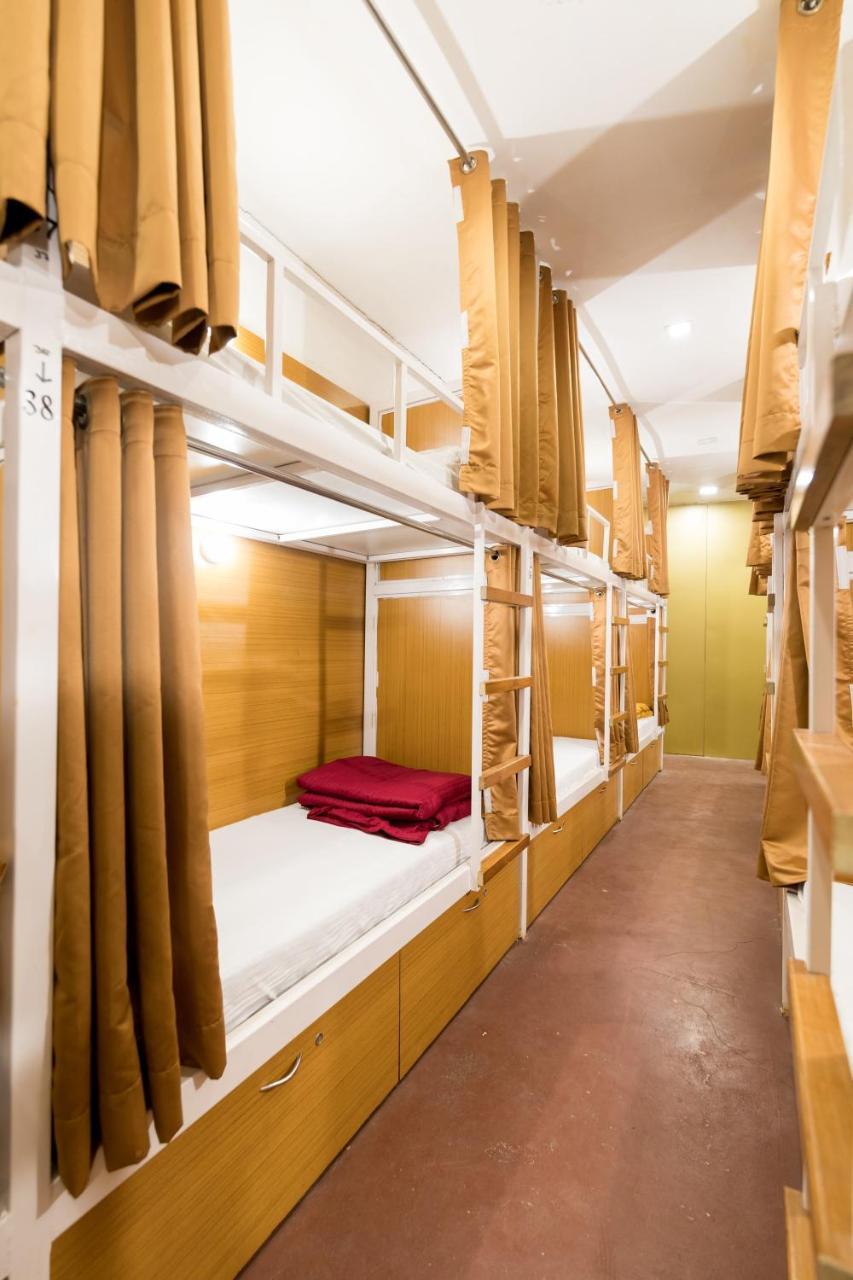 Отель Mumbai Backpackers,Airport Экстерьер фото