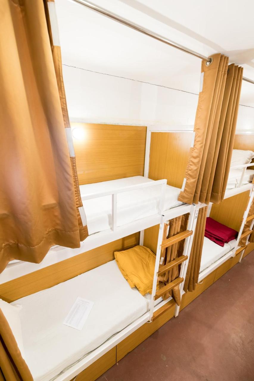 Отель Mumbai Backpackers,Airport Экстерьер фото