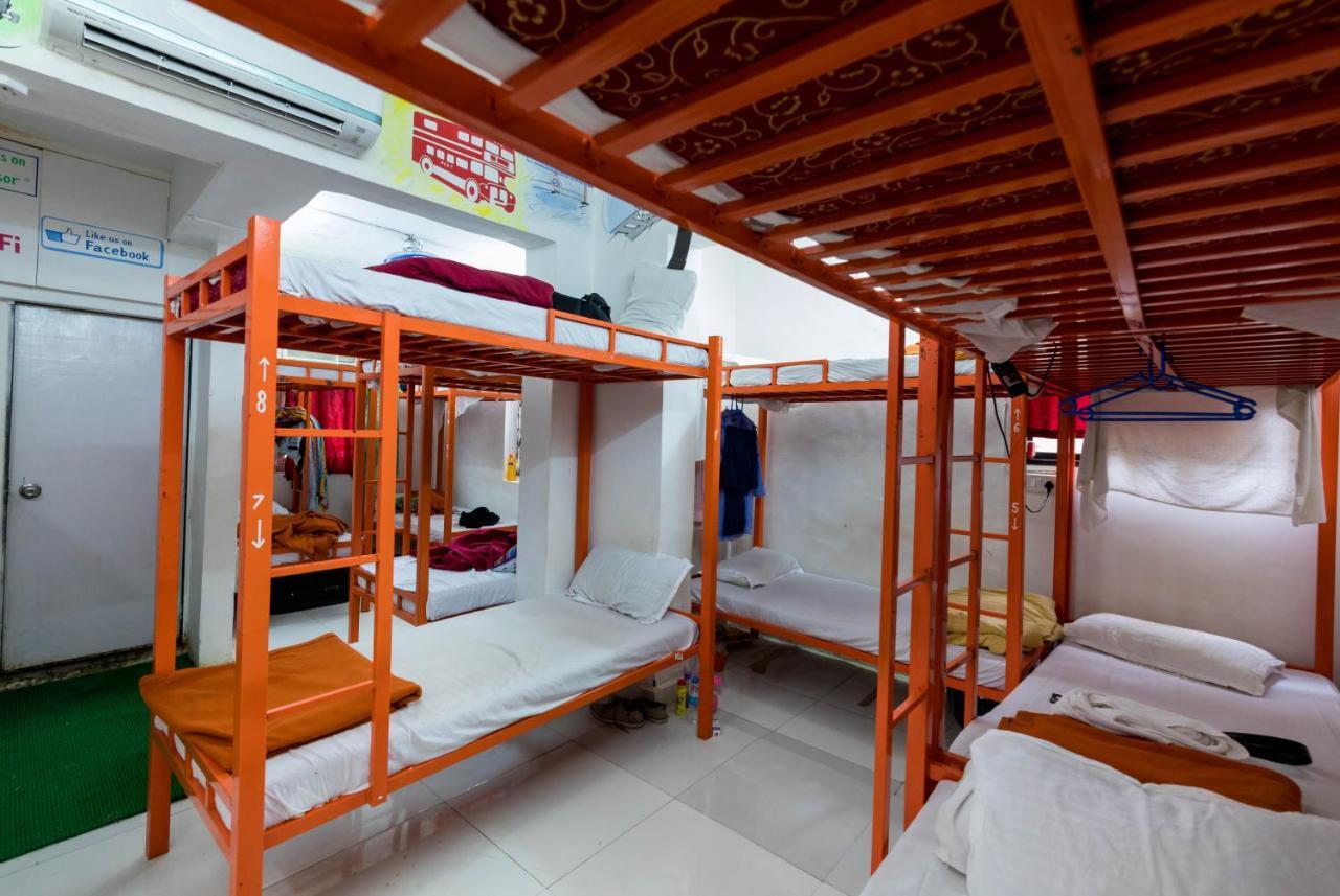 Отель Mumbai Backpackers,Airport Экстерьер фото
