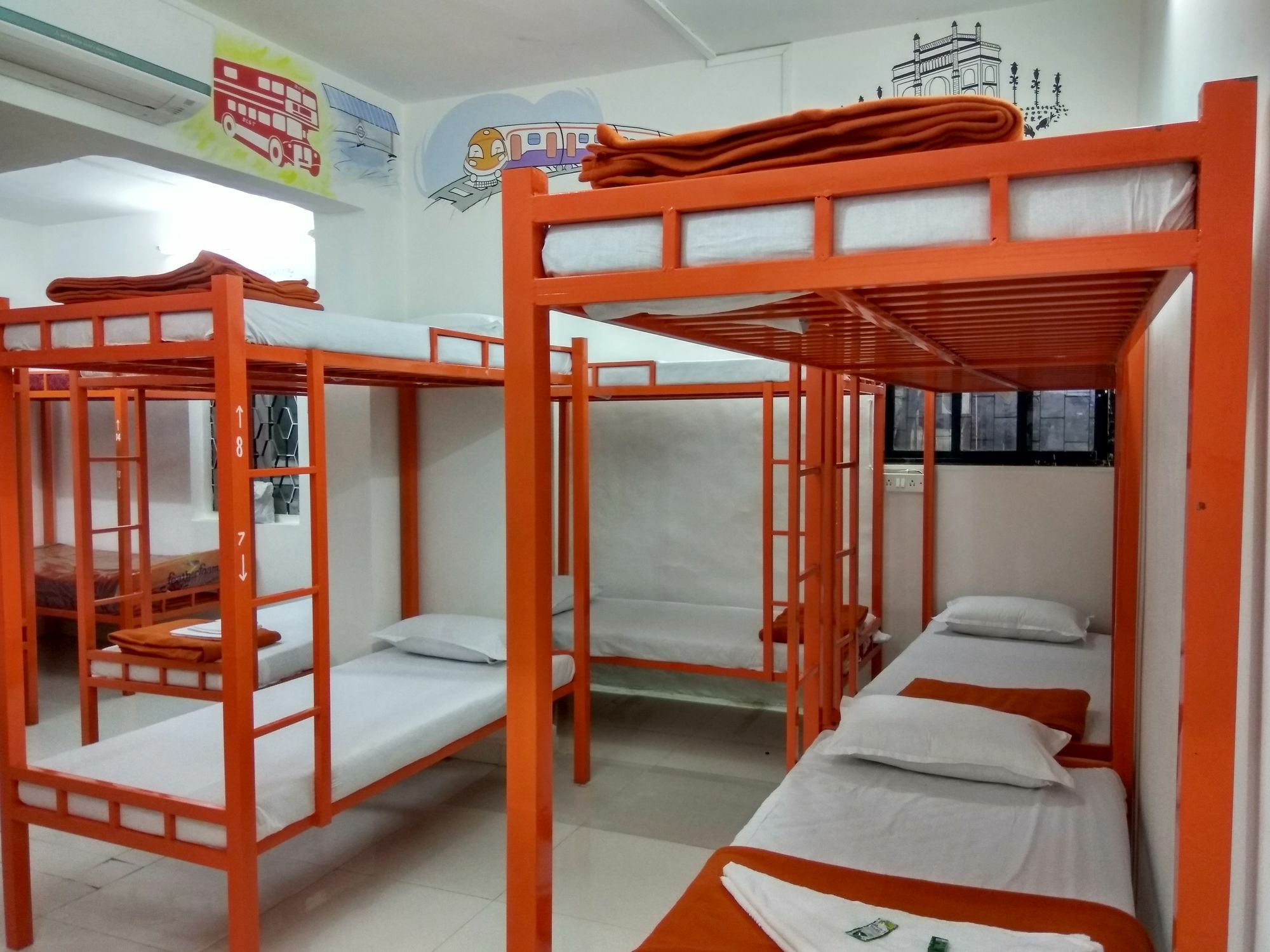 Отель Mumbai Backpackers,Airport Экстерьер фото