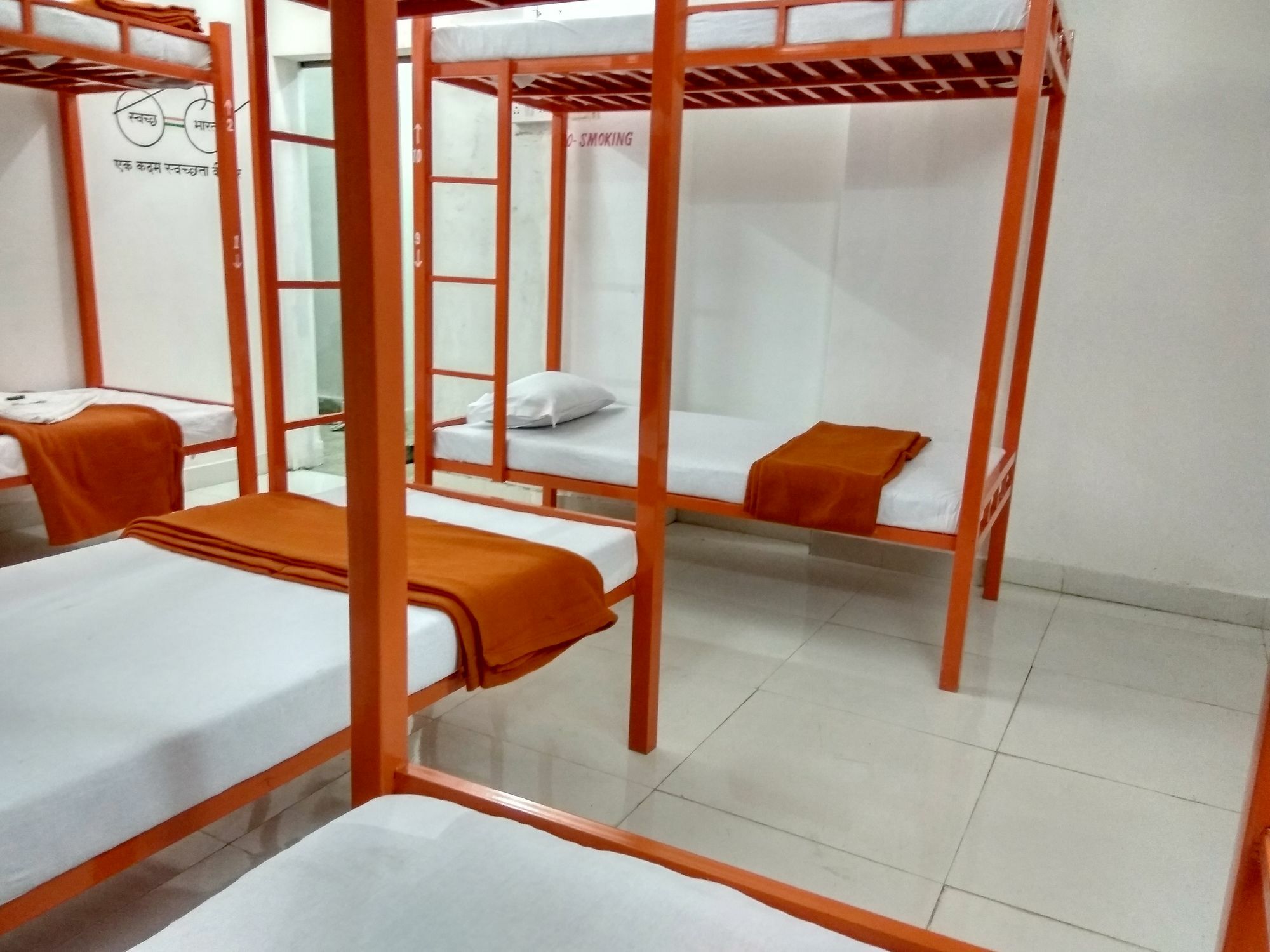 Отель Mumbai Backpackers,Airport Экстерьер фото