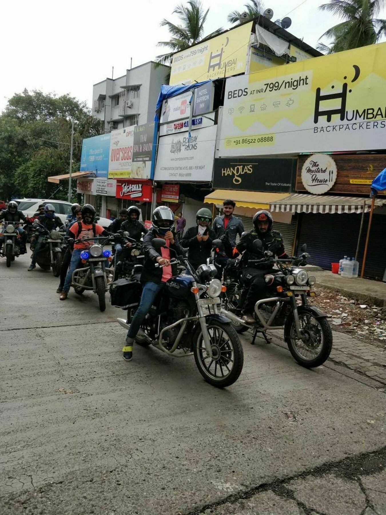 Отель Mumbai Backpackers,Airport Экстерьер фото