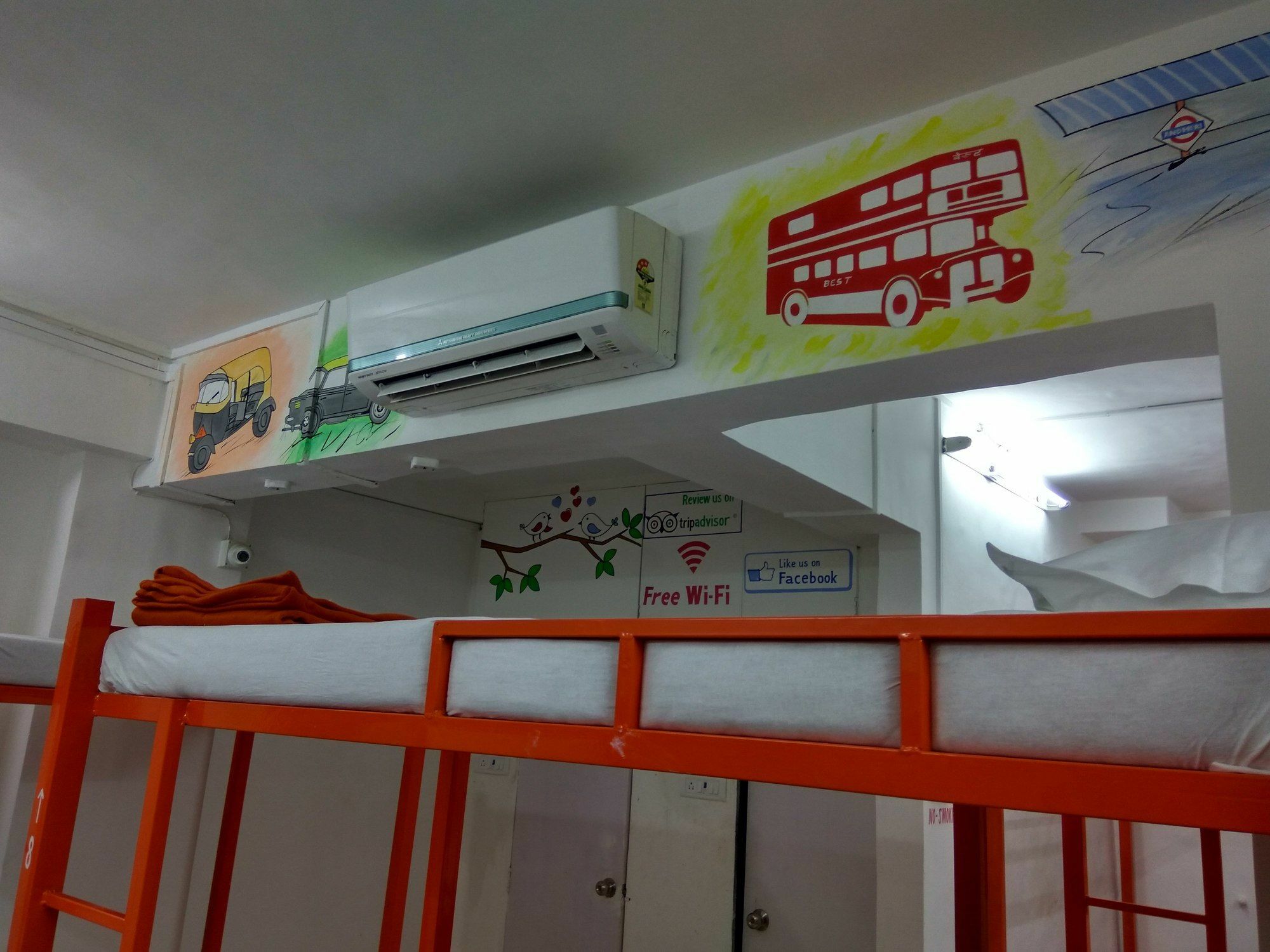 Отель Mumbai Backpackers,Airport Экстерьер фото